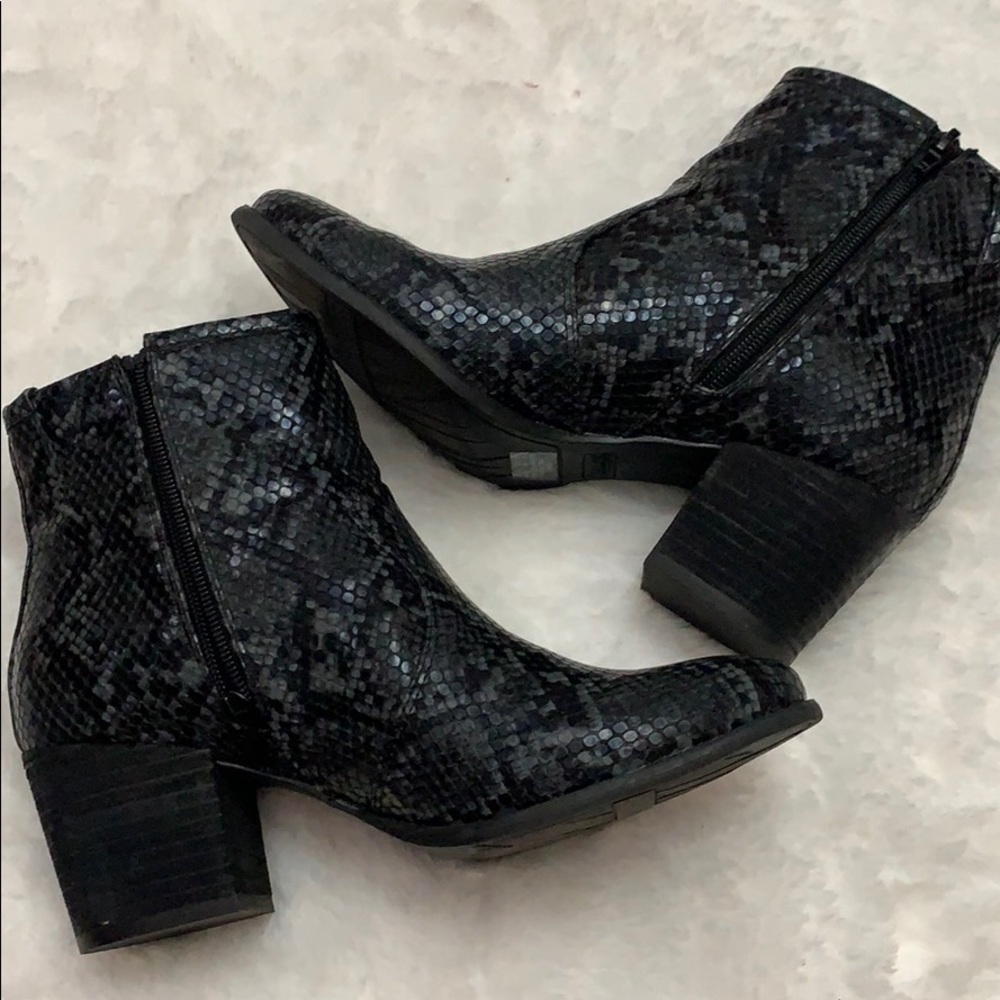 Carlos By Carlos Santana Bootie Size-8 - image 1